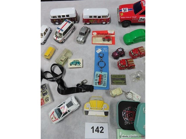 Groot lot volgens foto's - afbeelding 3 van  6