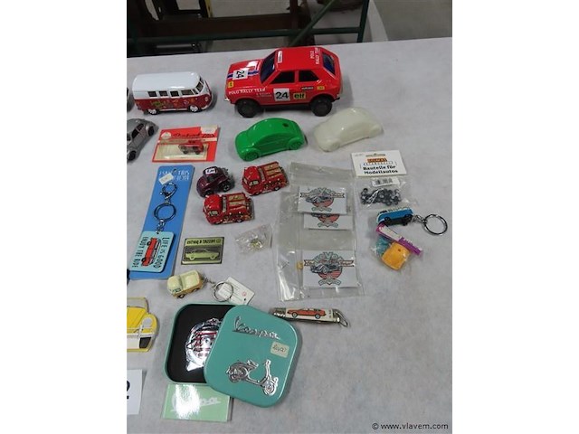 Groot lot volgens foto's - afbeelding 4 van  6