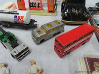 Groot lot volgens foto's - afbeelding 3 van  8