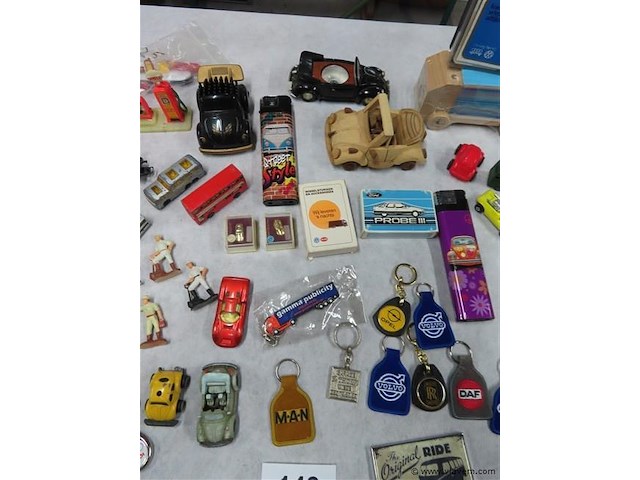 Groot lot volgens foto's - afbeelding 4 van  8