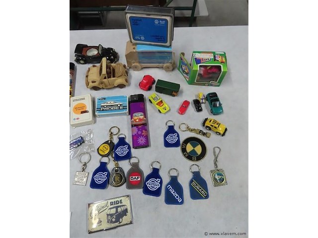 Groot lot volgens foto's - afbeelding 5 van  8