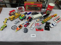 Groot lot volgens foto's - afbeelding 1 van  9