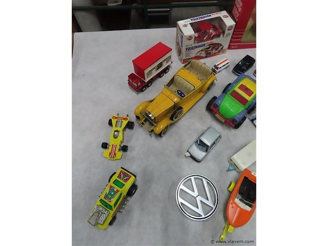 Groot lot volgens foto's - afbeelding 2 van  9