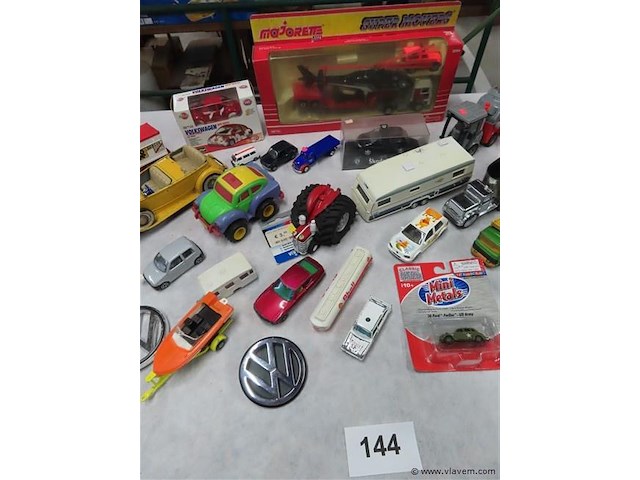 Groot lot volgens foto's - afbeelding 3 van  9