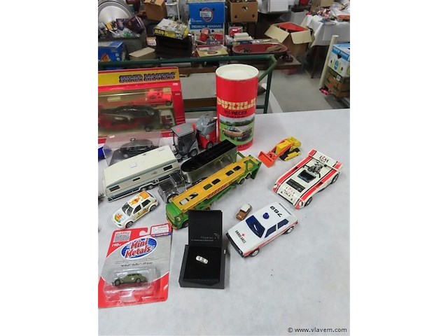 Groot lot volgens foto's - afbeelding 4 van  9