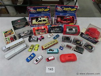 Groot lot volgens foto's - afbeelding 1 van  8