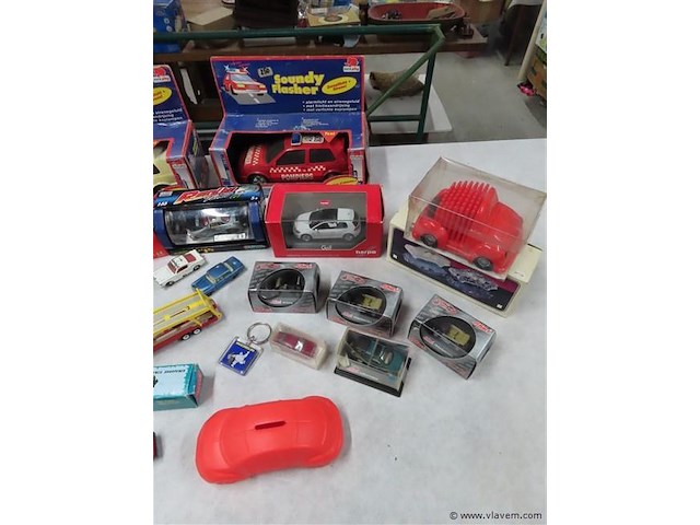 Groot lot volgens foto's - afbeelding 4 van  8