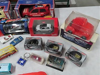 Groot lot volgens foto's - afbeelding 4 van  8