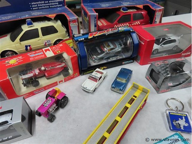 Groot lot volgens foto's - afbeelding 8 van  8