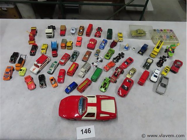 Groot lot volgens foto's - afbeelding 1 van  8