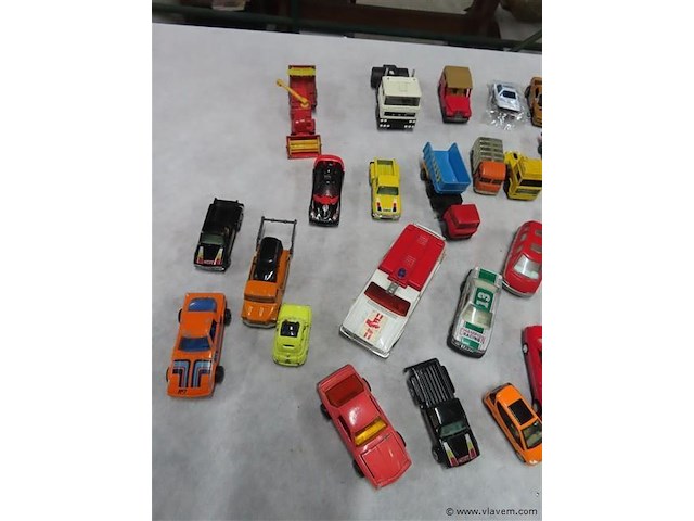 Groot lot volgens foto's - afbeelding 2 van  8