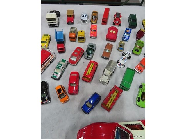 Groot lot volgens foto's - afbeelding 3 van  8