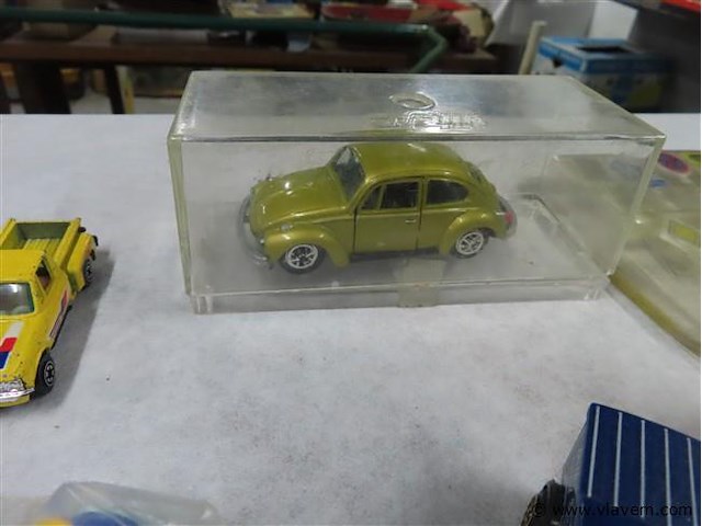 Groot lot volgens foto's - afbeelding 5 van  8