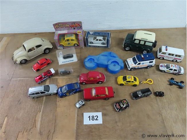 Groot lot volgens foto's - afbeelding 1 van  7