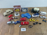 Groot lot volgens foto's - afbeelding 1 van  7