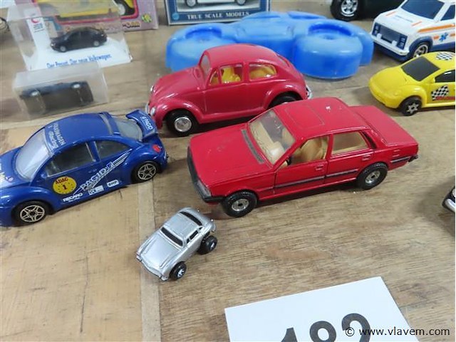 Groot lot volgens foto's - afbeelding 6 van  7