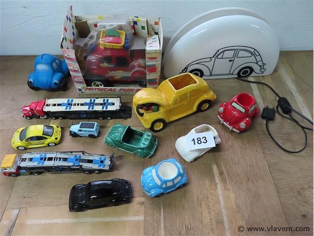 Groot lot volgens foto's - afbeelding 1 van  5