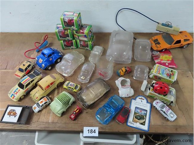 Groot lot volgens foto's - afbeelding 1 van  8