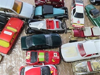 Groot lot volgens foto's - afbeelding 3 van  7