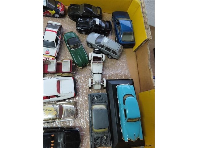 Groot lot volgens foto's - afbeelding 4 van  7