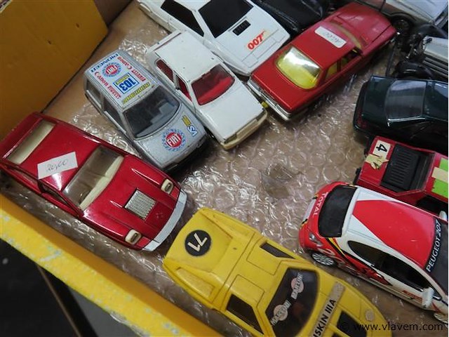 Groot lot volgens foto's - afbeelding 7 van  7