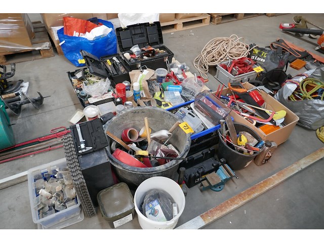 Groot lot werkmateriaal en dergelijken - afbeelding 1 van  8
