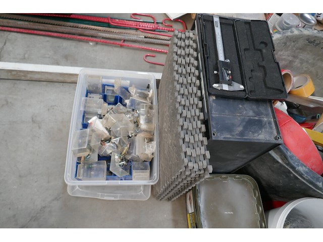 Groot lot werkmateriaal en dergelijken - afbeelding 2 van  8