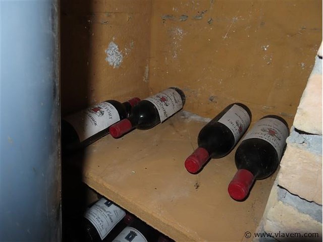 Groot lot wijnen en dranken in de kelder, +- 140stuks - afbeelding 10 van  15