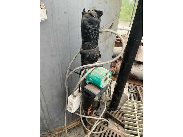 Groot opslagvat met pomp wilo. - afbeelding 5 van  9