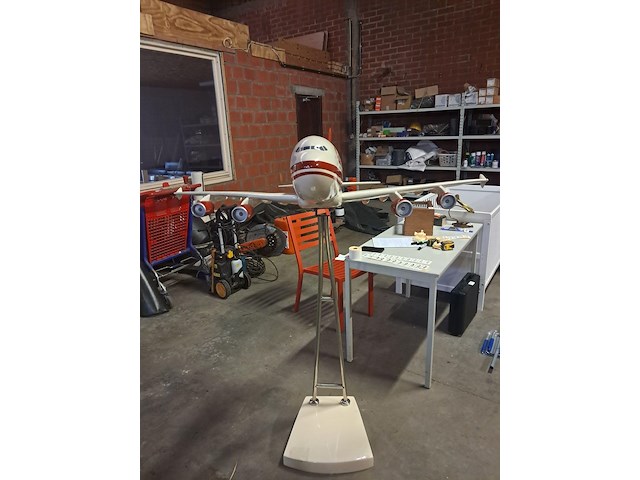 Groot vliegtuig op chrome voet collector item uniek l 1260 mm b 1330 mm h 500 mm met voet 1530 mm - afbeelding 1 van  12