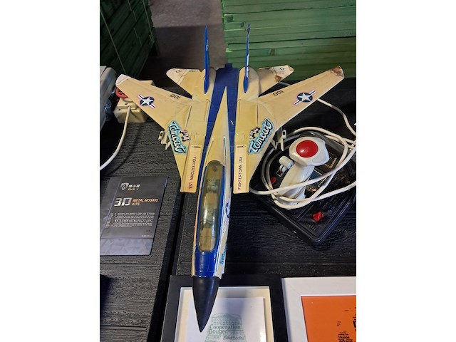 Groot vliegtuig vinted f16 - afbeelding 1 van  4