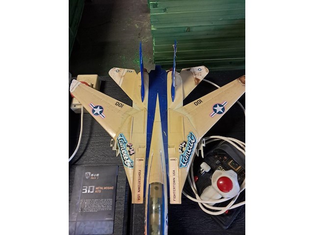 Groot vliegtuig vinted f16 - afbeelding 3 van  4