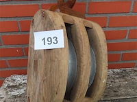 Grote antieke katrol - afbeelding 1 van  3