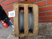 Grote antieke katrol - afbeelding 2 van  3