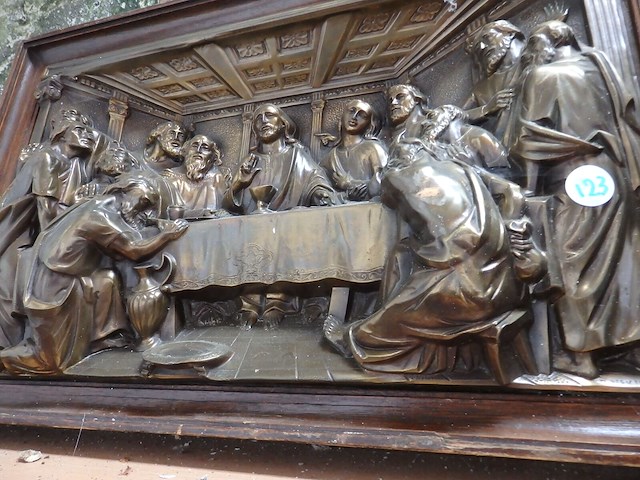 Grote bas-relief, getekend: m. registrado - afbeelding 1 van  2