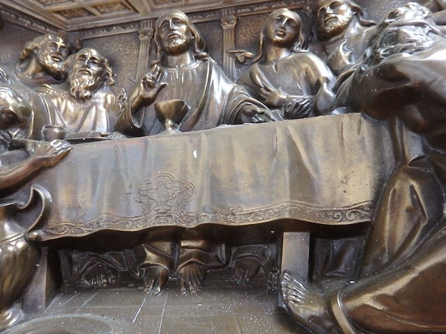 Grote bas-relief, getekend: m. registrado - afbeelding 2 van  2