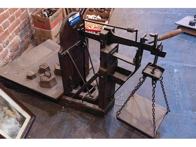 Grote bascule met gewichten - afbeelding 2 van  2
