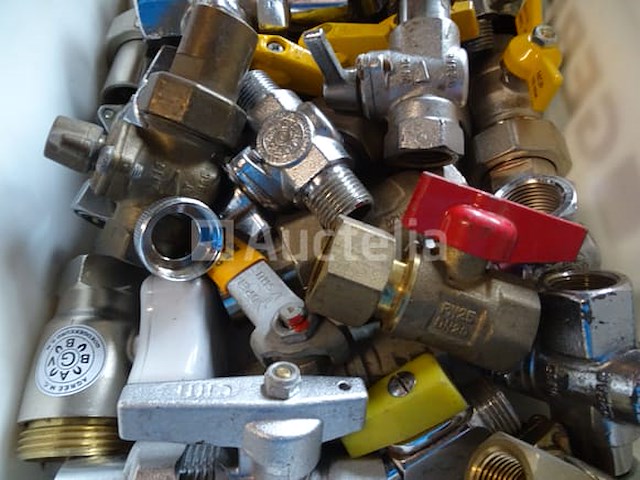 Grote batch kleppen en afsluitkleppen in 2 geberit-tanks - afbeelding 2 van  12