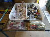 Grote batch kleppen en afsluitkleppen in 2 geberit-tanks