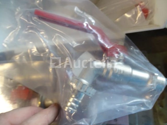 Grote batch kleppen en afsluitkleppen in 2 geberit-tanks - afbeelding 8 van  12