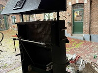 Grote bbq voor speenvarkens - afbeelding 1 van  2