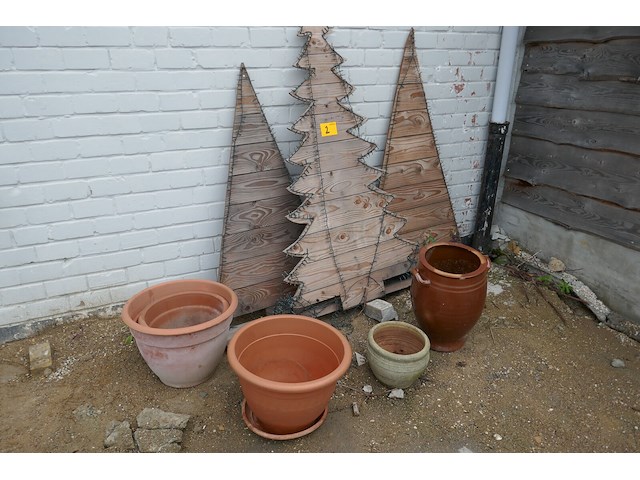 Grote bloempotten + houten kerstboom - afbeelding 1 van  4