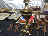 Grote bronzen lamp hoogte 93 cm - afbeelding 1 van  2