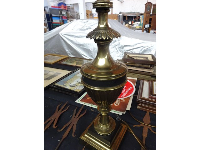 Grote bronzen lamp hoogte 93 cm - afbeelding 2 van  2