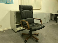 Grote bureaus, bureaustoel, printer en kasten - afbeelding 7 van  30