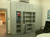 Grote bureaus, bureaustoel, printer en kasten - afbeelding 9 van  30