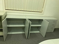 Grote bureaus, bureaustoel, printer en kasten - afbeelding 11 van  30