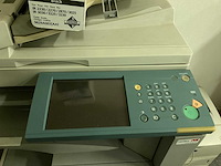 Grote bureaus, bureaustoel, printer en kasten - afbeelding 17 van  30