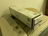 Grote bureaus, bureaustoel, printer en kasten - afbeelding 18 van  30