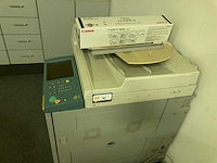 Grote bureaus, bureaustoel, printer en kasten - afbeelding 20 van  30